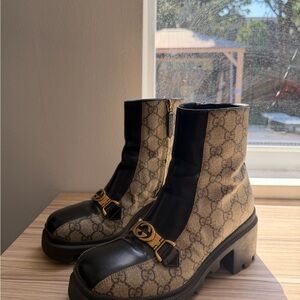 Authentic Gucci Black and Tan Ankle Boots